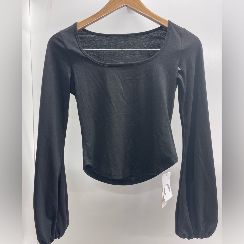 Commense Black Scoop-Neck Long balloon Sleeve Crop Top